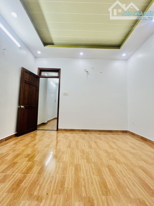 Nhà 3 tầng, hẻm ô tô tránh, 56m2, chỉ hơn 4 tỷ - 1