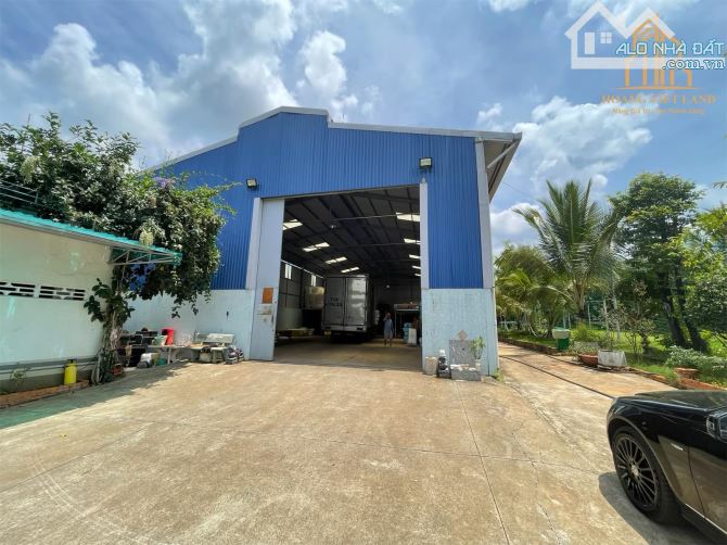 BÁN NHÀ VƯỜN NGUYỄN THỊ ĐỊNH - DT: 3200 m2  - Tc: 300 m2 - Hướng Tây - GIÁ:18  TỶ - 1