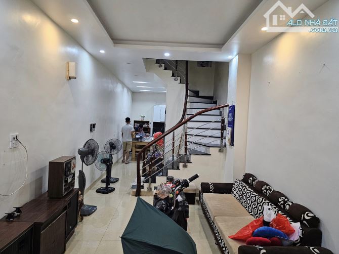 Bán nhà phân lô Nguyên Hồng, Đống Đa. DT44m, 4 tầng, MT3m6 giá 15.9 tỷ thỏa thuận - 2