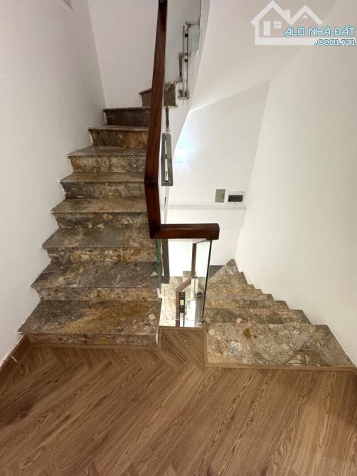 Còn xót lại một căn nhà đẹp 3 tầng tại Ngô Gia Tự, Long Biên, đt 48m2, Mt 5, giá 5,5 tỷ, - 2