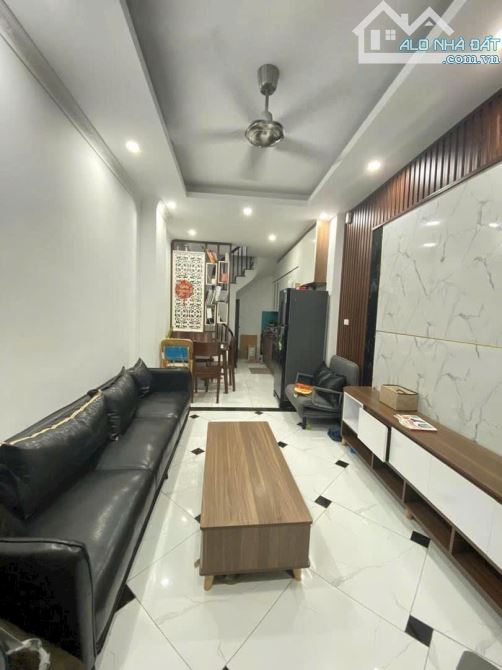 Bán nhà gần cấp 1 Cự Khối, Long Biên.nhỉnh 4 tỷ, xe ba gác, dòng tiền 12T/1 T - 2
