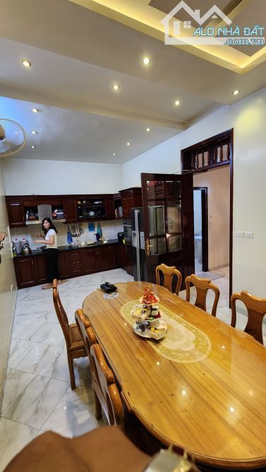 Hiếm, Bán nhà ngõ 282 Kim Giang, 100m2, mặt tiền 8m, lô góc, 4 ô tô tránh, 19.5 tỷ - 2
