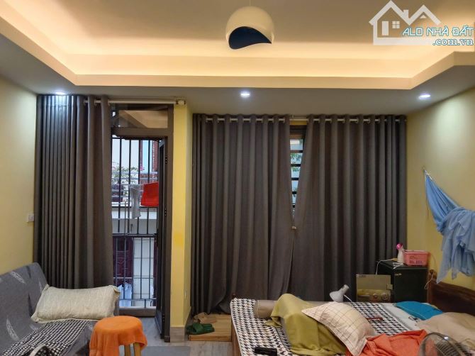 Bán Nhà Phố Tư Đình - Quận Long Biên - Phân Lô - Gara ô Tô - Thang Máy - 60m x 5 Tầng - 2