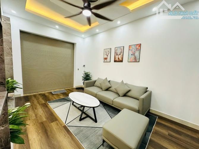 Nhỉnh 5 tỷ có nhà 30m2 phố Minh Khai gần Time city. - 3