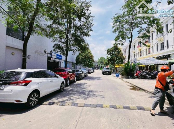 Bán Căn SHOPHOUSE 1 Trệt 2 Lầu ngay Trung Tâm Thương Mại VinCom Biên Hoà - 3