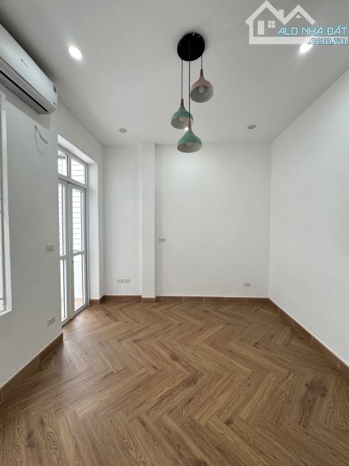 Còn xót lại một căn nhà đẹp 3 tầng tại Ngô Gia Tự, Long Biên, đt 48m2, Mt 5, giá 5,5 tỷ, - 3