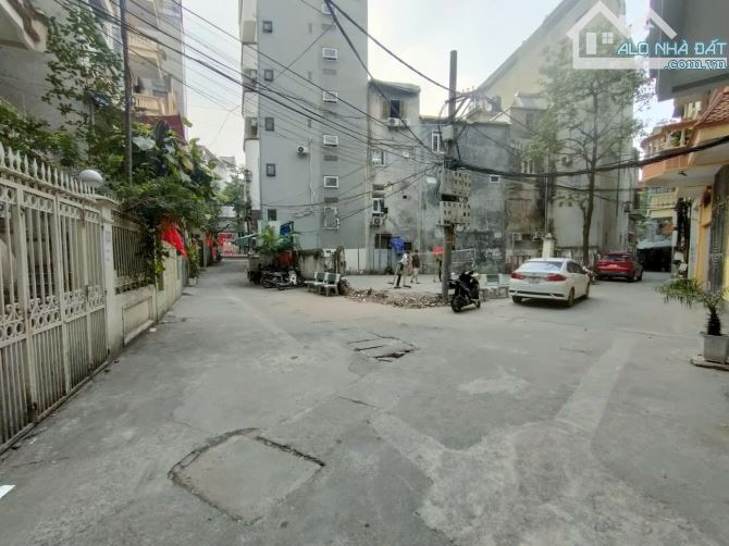 BÁN NHÀ LẠC LONG QUÂN - TÂY HỒ - VIEW HỒ TÂY, SÂN CHƠI - GA RA ÔTÔ TRÁNH - NGÕ THÔNG - 3