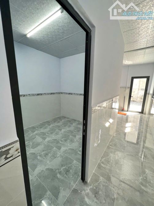 Căn nhà với diện tích lơn có sân rộng - 3