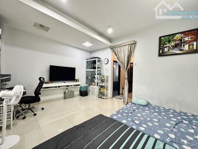 NGAY Chợ Bình Thành,hẻm Ô tô tránh, 56m2, Gía chỉ 4.5 Tỏi - 3