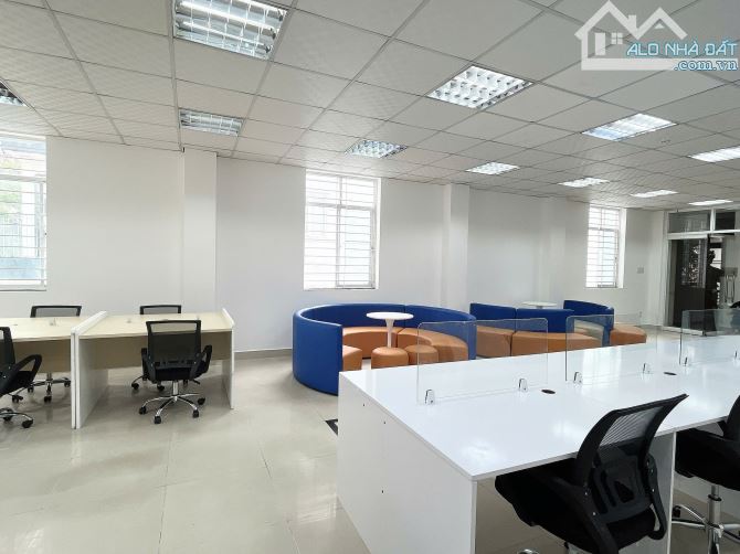 Cho thuê văn phòng 150m2 giá cực rẻ tặng ngay nội thất ở Nguyễn Thị Minh Khai, Quận 3 - 4