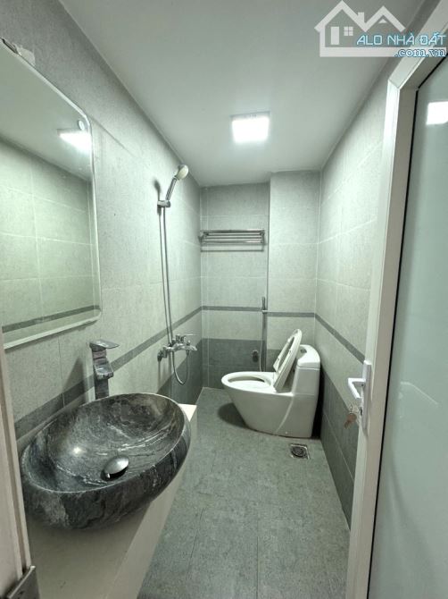 Còn xót lại một căn nhà đẹp 3 tầng tại Ngô Gia Tự, Long Biên, đt 48m2, Mt 5, giá 5,5 tỷ, - 4