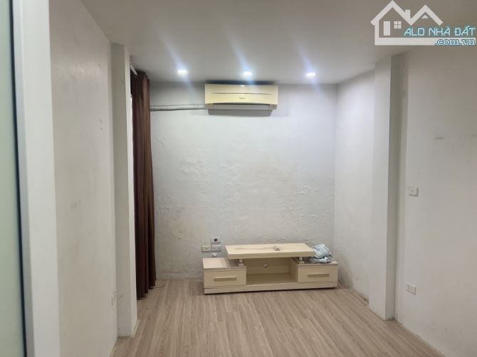 Trịnh Hoài Đức - ô tô đỗ cửa -  5tầng 3,9 tỷ - 4