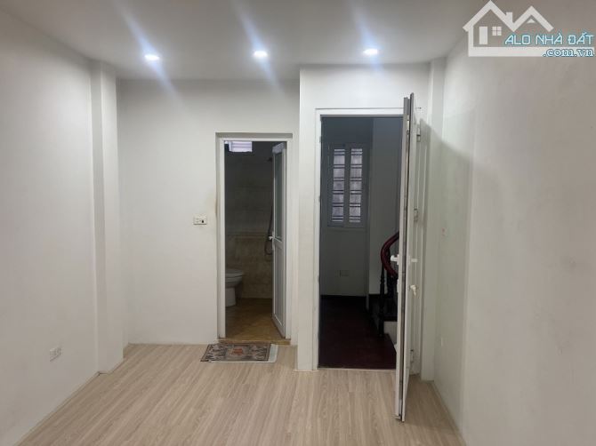 Trịnh Hoài Đức - ô tô đỗ cửa -  5tầng 3,9 tỷ - 5