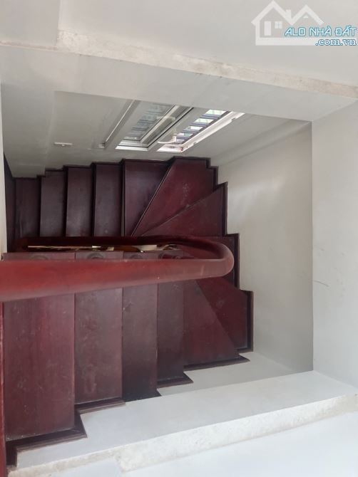 Trịnh Hoài Đức - ô tô đỗ cửa -  5tầng 3,9 tỷ - 8