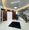 Còn xót lại một căn nhà đẹp 3 tầng tại Ngô Gia Tự, Long Biên, đt 48m2, Mt 5, giá 5,5 tỷ,