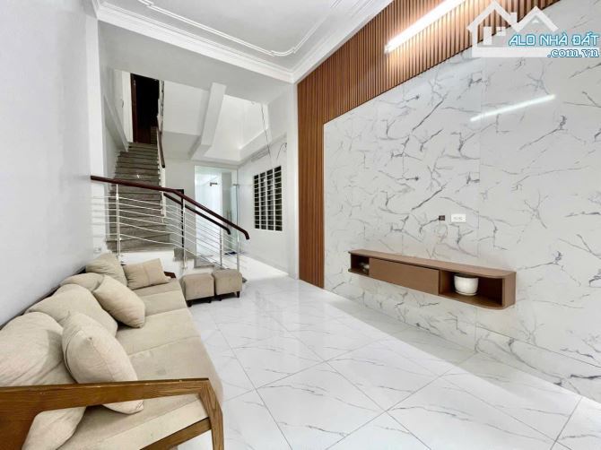 BÁN NHÀ, PHỐ LÊ HỒNG PHONG, NGUYỄN TRÃI, HÀ ĐÔNG, 5 TẦNG, DT 33M2, MT 5.7M, GIÁ 8TỶ - 6