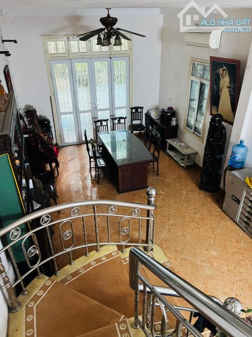 Bán mặt phố Nguyễn Đình Thi, Tây Hồ. DT61m, 4 tầng, MT4m5 Giá 32 tỷ thỏa thuận