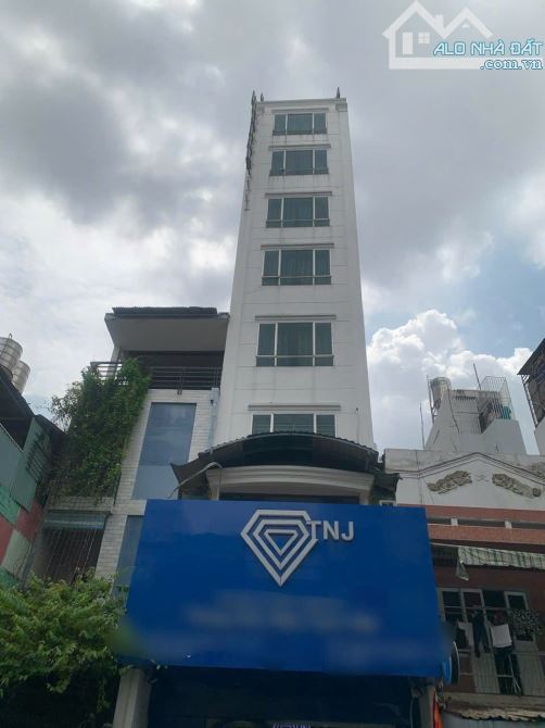 Ngộp Bank - Bán Gấp Tòa Nhà Mặt tiền Trần Quang Diệu, P.13. (DT: 4,5X20m) - hầm + 8 tầng.