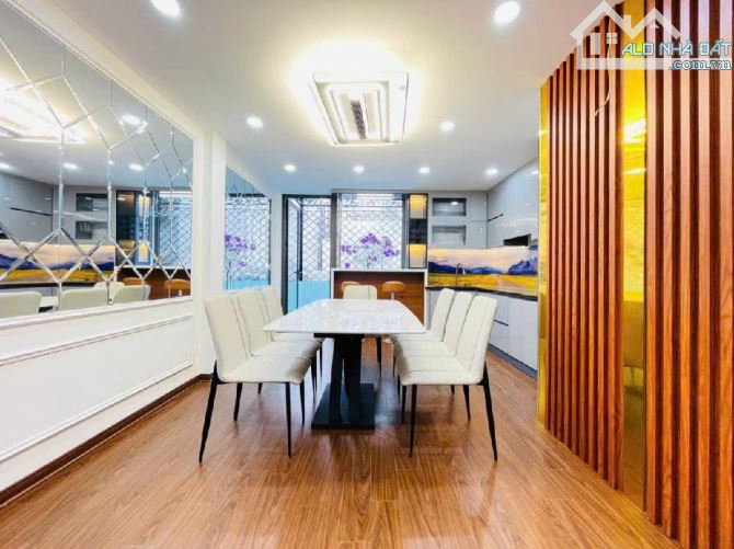 Bán nhà LÊ ĐẠI HÀNH DT45mx6T MT4m chỉ 15,9 tỷ nội thất VIP , tháng máy