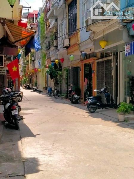 NHÀ 47m2 LÊ LỢI- ĐƯỜNG TRƯỚC NHÀ RỘNG 5m- THÔNG THOÁNG- Ô TÔ ĐỖ CỬA- VÀO NHÀ- 50m RA PHỐ