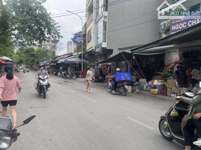 BÁN SIÊU PHẨM CHỢ TỨ HIỆP. NHÀ MỚI  . GẦN CHỢ. ĐƯỜNG LỚN . ỦY BAN