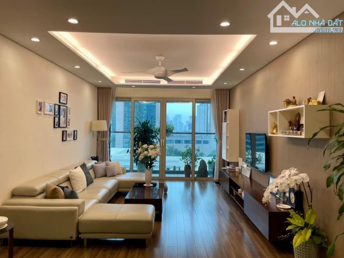 Cho thuê căn hộ chung cư mặt đường Thành Thái, 90m2, 2 ngủ, 2 vs đồ cơ bản.