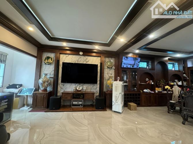 VIp .. nhà đẹp MỸ ĐÌNH .. dt:192m Rộng 13m 8 tầng : 31 phòng cao cấp thang máy giá 45 tỷ