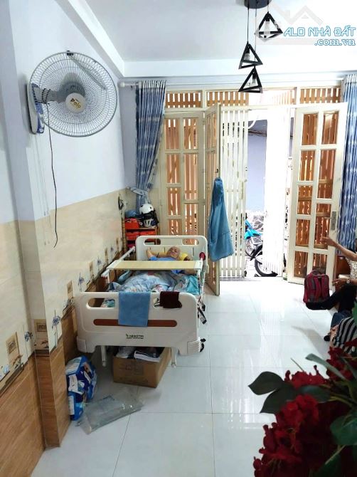 Q4 CÁCH Q1 CHỈ 1 CÂY CẦU -  NHÀ MỚI ĐẸP VÀO Ở NGAY - 40M2 - 4 TỶ TL