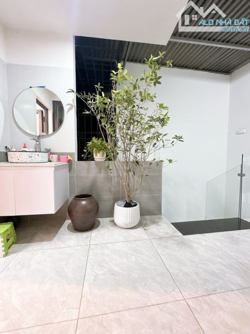 Bán nhà 3 tầng, 3 ngủ, 40m2, full nội thất ở ngay, gần phố Bạch Mai, trung tâm HBT, 5.8 tỷ