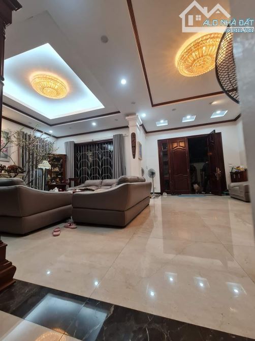 Bán nhà mặt phố Trần Thái Tông, 200m2 x 8 tầng, MT 8m, 115 tỷ - 2
