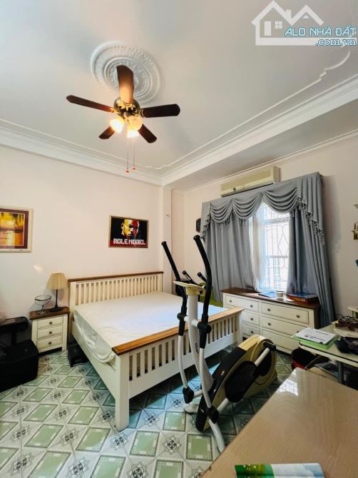 Bán mặt phố Nguyễn Đình Thi, Tây Hồ. DT61m, 4 tầng, MT4m5 Giá 32 tỷ thỏa thuận - 1