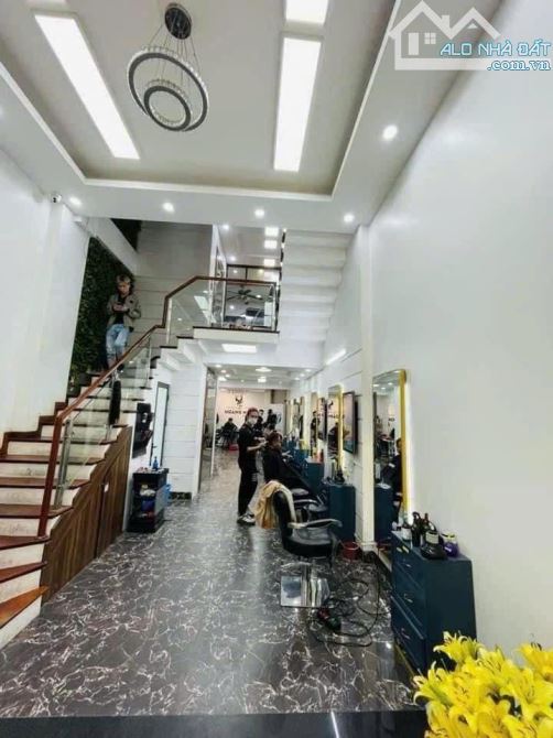 Chủ cần bán nhà phân lô kinh doanh vỉ hè ô tô tránh Pháo Đài Láng DT sổ 63 m2 t - 1