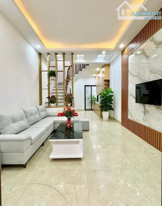 SIÊU PHẨM NGOẠI GIAO ĐOÀN- Ô TÔ ĐỖ CỔNG- 5 TẦNG x 4.2M MT- GIÁ NHỈNH 6 TỶ - 1