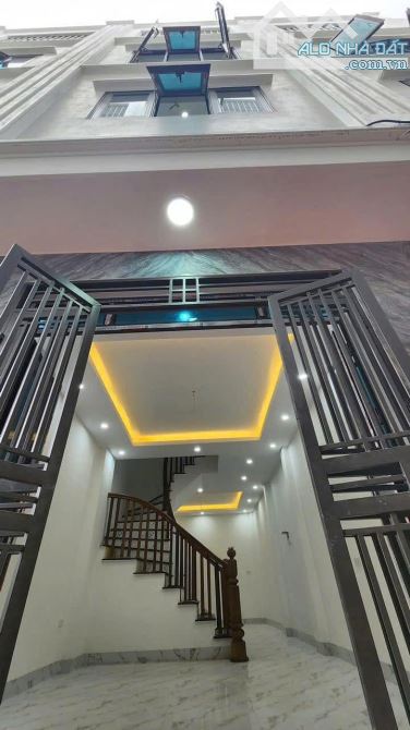 CỰC RẺ CỰC HIẾM NHẤT NHÀ 32M2X5 TẦNG Ô TÔ ĐỖ CỬA NGÕ THÔNG TẠI ĐÔNG LA CHỈ 3TY - 1