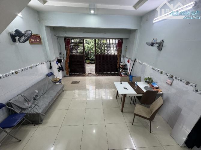 Bán nhà Nguyễn Thị Tần, giá siêu hời, 40m2 sổ riêng chuẩn, ngang 5m nở hậu, mà chỉ nhỉnh 3 - 1