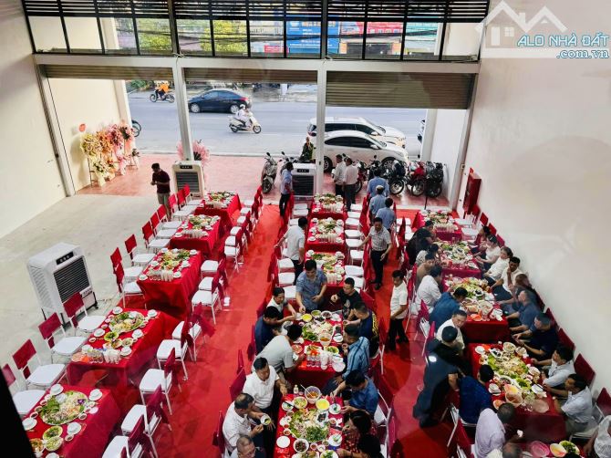 Cho thuê 900m2 kho/ showroom/ gara mặt đường 32 - 1