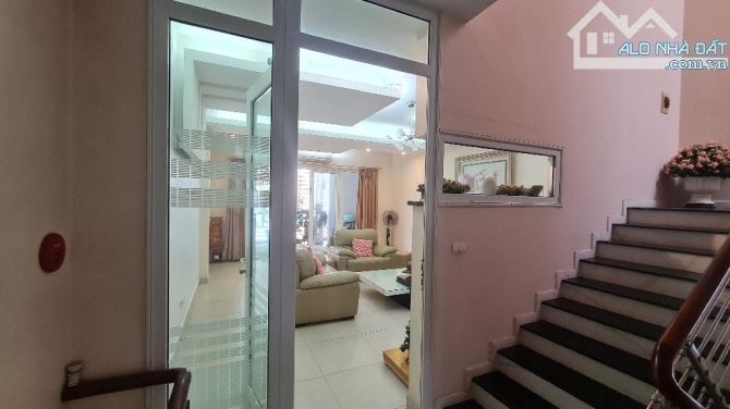 Lạc Long Quân - 122m², 7 tầng, ô tô vào nhà, view Hồ Tây, 2 mặt ngõ rộng, giá 32.5 tỷ - 2