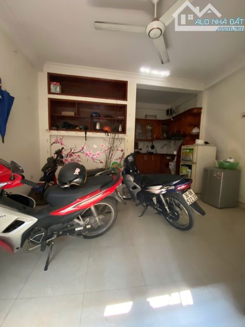 BÁN NHÀ LĨNH NAM 30M*5T*MT5M CHÀO 5,2 TỶ. 10M RA Ô TÔ, NGÕ THÔNG GIÁP PHỐ. - 2