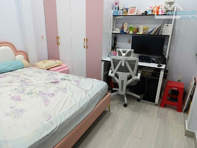 Bán nhà Nguyễn Thị Tần, ngang 4, 46m2, hẻm rộng sạch, 4 tầng btct, vào ở ngay, sổ hồng riê - 2