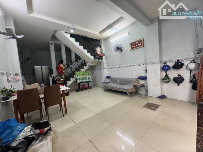 Bán nhà Nguyễn Thị Tần, giá siêu hời, 40m2 sổ riêng chuẩn, ngang 5m nở hậu, mà chỉ nhỉnh 3 - 2