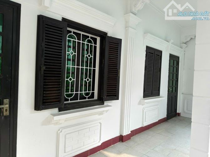 Bán căn villa 102, ngõ 381 Đường Nguyễn Khang, Cầu Giấy, Hà Nội. DT 120 m2, MT 7m, - 24