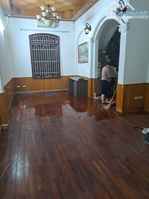 Nhà ngõ 31 phố Trần Quốc Hoàn. DT 60m2 x 5 tầng ngõ rộng làm Văn phòng, lớp học, Kd online - 3