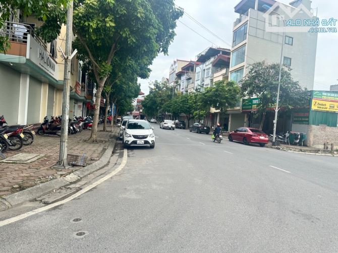 Bán 85m đất TĐC Phúc Lợi, hàng xóm Vinhomes, lô góc, Vỉa hè rộng, 2 mặt phố, KD - 3