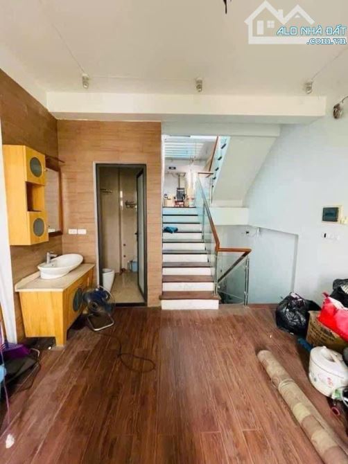Chủ cần bán nhà phân lô kinh doanh vỉ hè ô tô tránh Pháo Đài Láng DT sổ 63 m2 t - 3