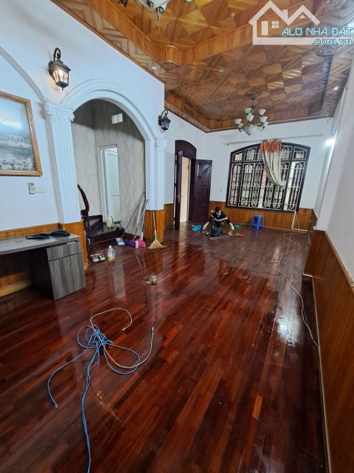 Nhà ngõ 31 phố Trần Quốc Hoàn. DT 60m2 x 5 tầng ngõ rộng làm Văn phòng, lớp học, Kd online - 4
