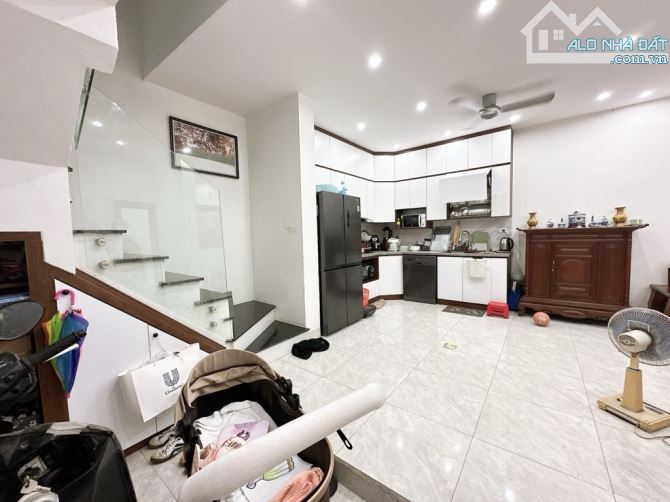 Bán nhà 3 tầng, 3 ngủ, 40m2, full nội thất ở ngay, gần phố Bạch Mai, trung tâm HBT, 5.8 tỷ - 4