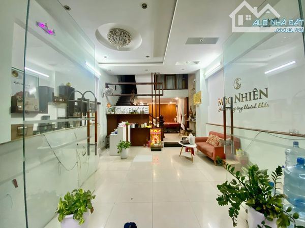 Cho thuê nguyên căn nhà 4 tầng TRỊNH CÔNG SƠN - Hải châu - đà nẵng dtsd 320m2 - 5