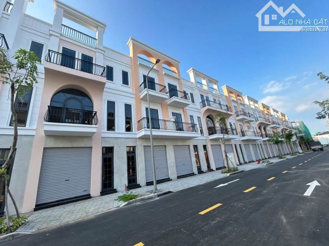 Shophouse chợ Tân Trụ DT 261m2, 1 trệt 3 lầu sổ hồng riêng, cam kết thuê lại 20tr/tháng - 5