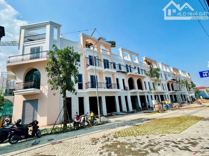 Shophouse chợ Tân Trụ DT 261m2, 1 trệt 3 lầu sổ hồng riêng, cam kết thuê lại 20tr/tháng - 7