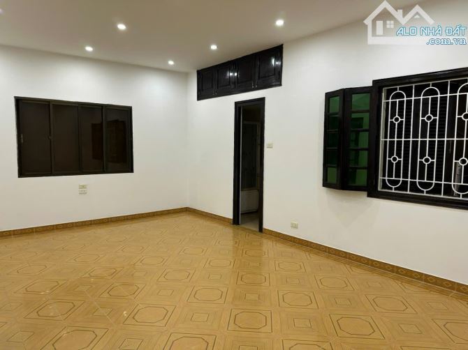 Bán căn villa 102, ngõ 381 Đường Nguyễn Khang, Cầu Giấy, Hà Nội. DT 120 m2, MT 7m, - 8